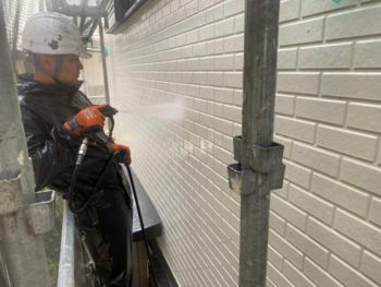 横浜市磯子区T様邸外壁塗装前高圧洗浄作業