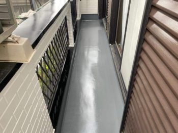 横浜市磯子区T様邸ベランダウレタン防水塗装トップコート