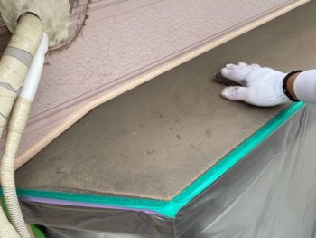 藤沢市S様邸出窓天端塗装前ケレン作業