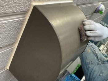 藤沢市S様邸換気フード塗装前ケレン作業