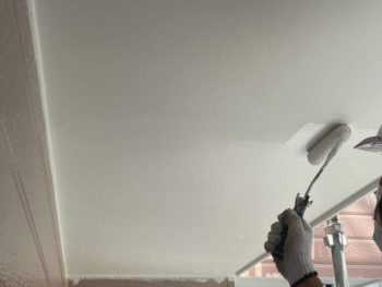 藤沢市S様邸軒天塗装上塗り2回目