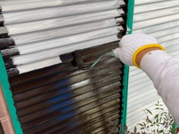 藤沢市S様邸雨戸塗装上塗り1回目