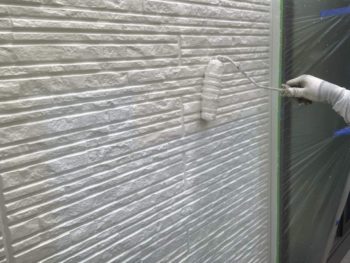 横浜市栄区A様邸ダイヤモンドコート外壁塗装上塗り1回目