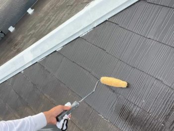 藤沢市S様邸サーモアイ4F屋根塗装下塗り1回目