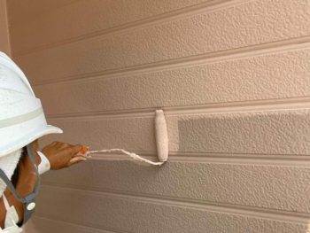 藤沢市S様邸パーフェクトセラミックトップG外壁塗装上塗り1回目