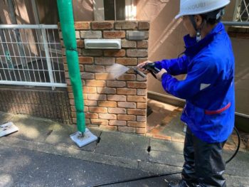 横浜市栄区O様邸外壁塗装前高圧洗浄作業