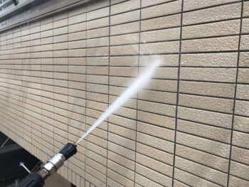 横浜市金沢区S様邸外壁塗装前高圧洗浄作業