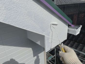 横浜市港南区F様邸破風塗装上塗り2回目