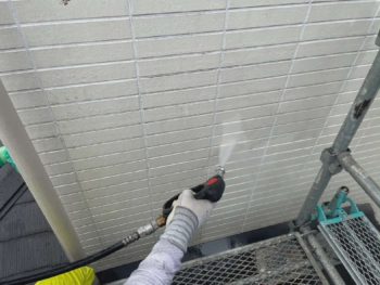 横浜市港南区F様邸外壁塗装前高圧洗浄作業