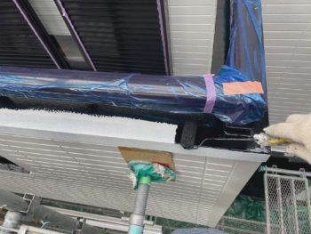 横浜市港南区F様邸ベランダ手摺り笠木板金塗装上塗り1回目