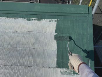 横浜市港南区F様邸サーモアイSi屋根塗装上塗り1回目