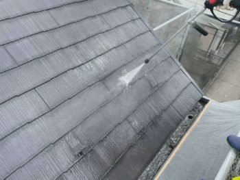 横浜市港南区F様邸屋根塗装前高圧洗浄作業