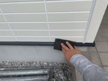 横浜市港南区F様邸水切り塗装前ケレン作業