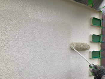 横浜市磯子区N様邸パーフェクトトップ外壁塗装上塗り2回目