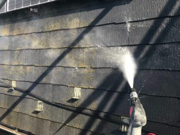 横浜市保土ヶ谷区Y様邸屋根塗装前高圧洗浄作業
