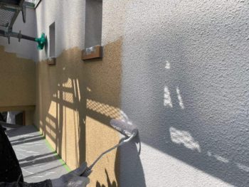 横浜市金沢区N様邸超低汚染リファイン1000Si-IR外壁塗装下塗り