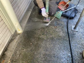 横浜市栄区K様邸外壁塗装前高圧洗浄作業