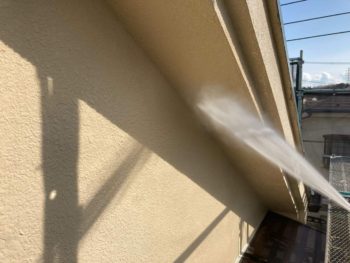 横浜市磯子区I様邸パーフェクトトップ外壁塗装前高圧洗浄作業