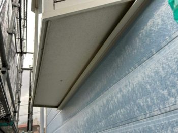 横浜市金沢区F様邸出窓天端・下端塗装施工前画像