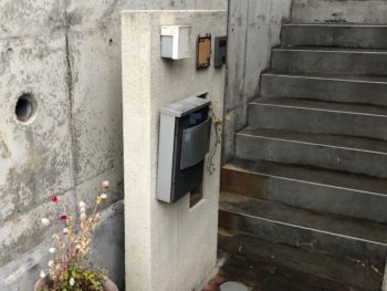 横浜市栄区S様邸超低汚染リファイン1000Si-IR門柱塗装施工前画像