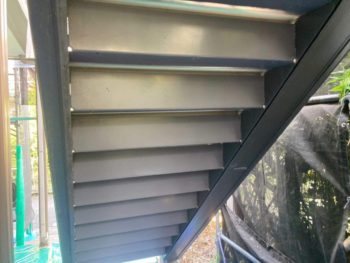 横浜市金沢区S様所有アパートB鉄骨階段塗装施工前画像