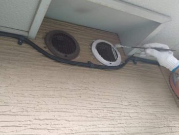 横浜市金沢区S様所有アパートB丸形換気ガラリ錆止め塗装