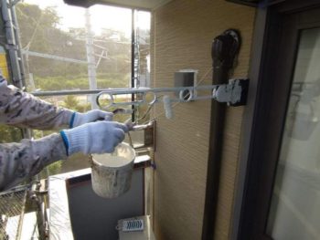 横浜市金沢区S様所有アパートB物干金物錆止め塗装