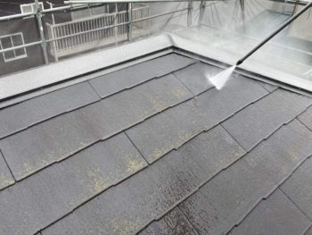 横浜市港南区S様邸屋根塗装前高圧洗浄作業