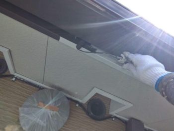 横浜市金沢区S様所有アパートB破風塗装上塗り1回目