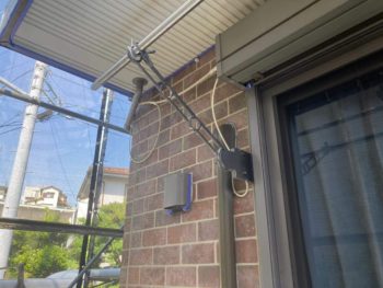 横浜市金沢区S様所有アパートB物干金物塗装施工前画像