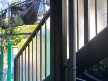 横浜市金沢区S様所有アパートB廊下支柱塗装施工後画像