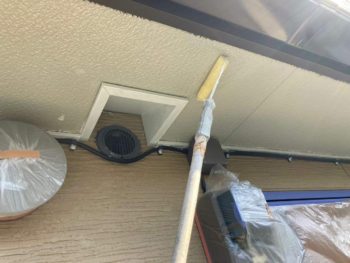 横浜市金沢区S様所有アパートB軒天塗装下塗り