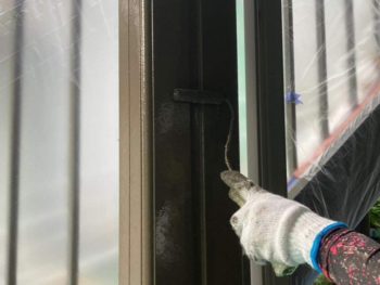 横浜市金沢区S様所有アパートB廊下支柱塗装下塗り