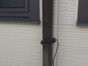 横浜市金沢区S様所有アパートB竪樋塗装上塗り2回目