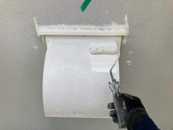 横浜市栄区O様邸換気フード塗装上塗り1回目