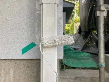 横浜市栄区O様邸竪樋塗装上塗り2回目