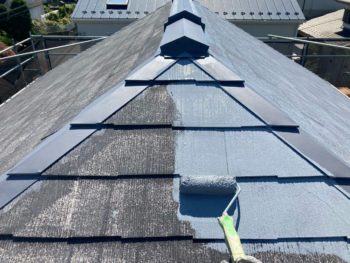 横浜市栄区O様邸スーパーシャネツサーモF屋根塗装下塗り1回目