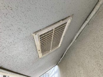 横浜市栄区O様邸軒天換気口塗装施工前画像