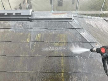 横浜市栄区O様邸スーパーシャネツサーモF屋根塗装前高圧洗浄作業