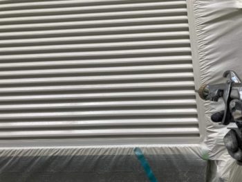 横浜市栄区O様邸雨戸塗装上塗り2回目