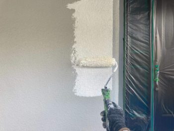 横浜市栄区O様邸超低汚染リファインSi-IR外壁塗装下塗り