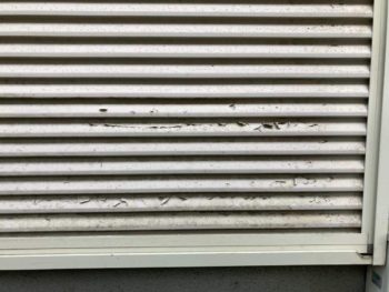 横浜市栄区O様邸雨戸塗装施工前画像