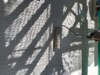横浜市栄区K様邸ダイヤモンドコート外壁塗装上塗り2回目