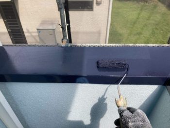 横浜市栄区O様邸手摺笠木板金塗装上塗り2回目