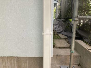 横浜市栄区O様邸竪樋塗装施工後画像