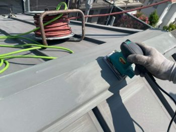 横浜市港南区I様邸棟板金塗装前ケレン作業