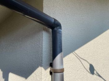 横浜市港南区I様邸竪樋塗装施工前画像