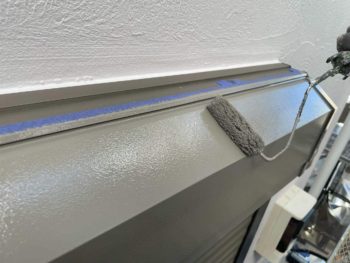 横浜市鶴見区T様邸シャッターボックス塗装上塗り2回目