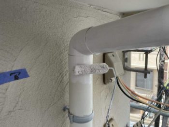 横浜市鶴見区T様邸竪樋塗装上塗り1回目