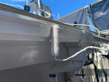 横浜市鶴見区T様邸軒樋塗装上塗り2回目